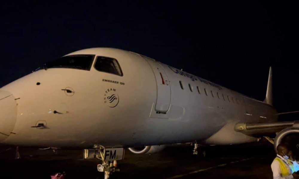 Deux aéronefs Embraer de la compagnie nationale Congo Airways