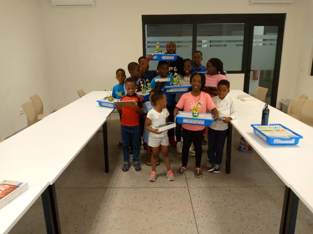 Play & Code Academy RDC : Une école innovante à Kinshasa pour les ...