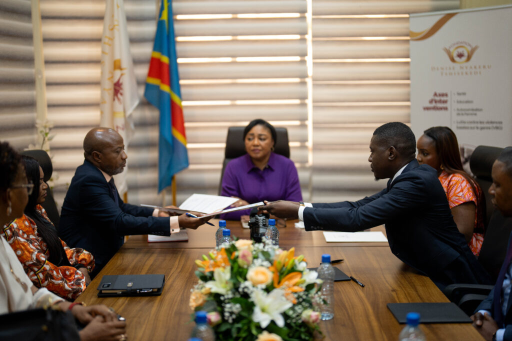 20 ans de la CEMIC : La Fondation Denise Nyakeru Tshisekedi gratifiée d ...