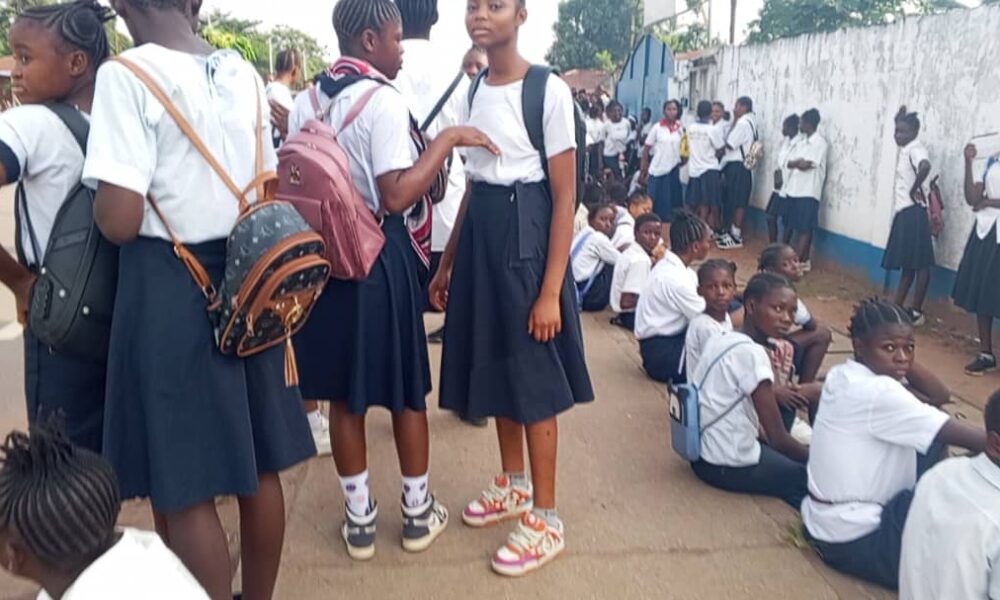 EDU-NC/Kasaï 1 : des élèves bénéficiaires du PAAF manifestent à Tshikapa après leur renvoi pour frais impayés