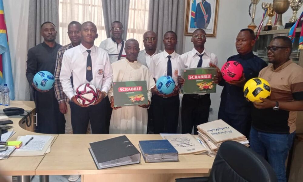 Retour à la mère nourricière : 30 ans après, les anciens du Collège Elikia posent un geste de cœur