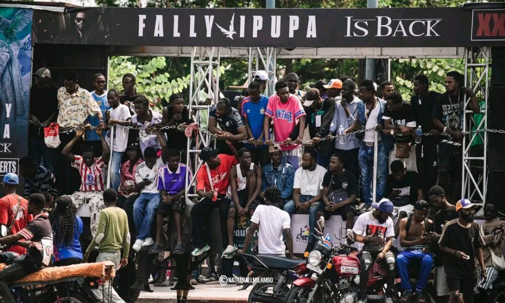 Fally Ipupa reçu en héros à Kinshasa après son succès retentissant en Europe